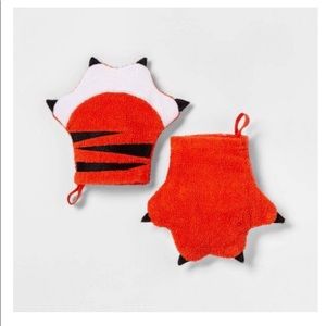 Baby tiger bath mitts!
